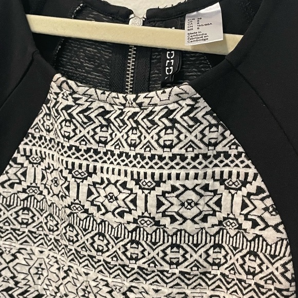 New H&M bodycon dress with black and white jacquard pattern. Sizee 8 - Picture 2 of 6